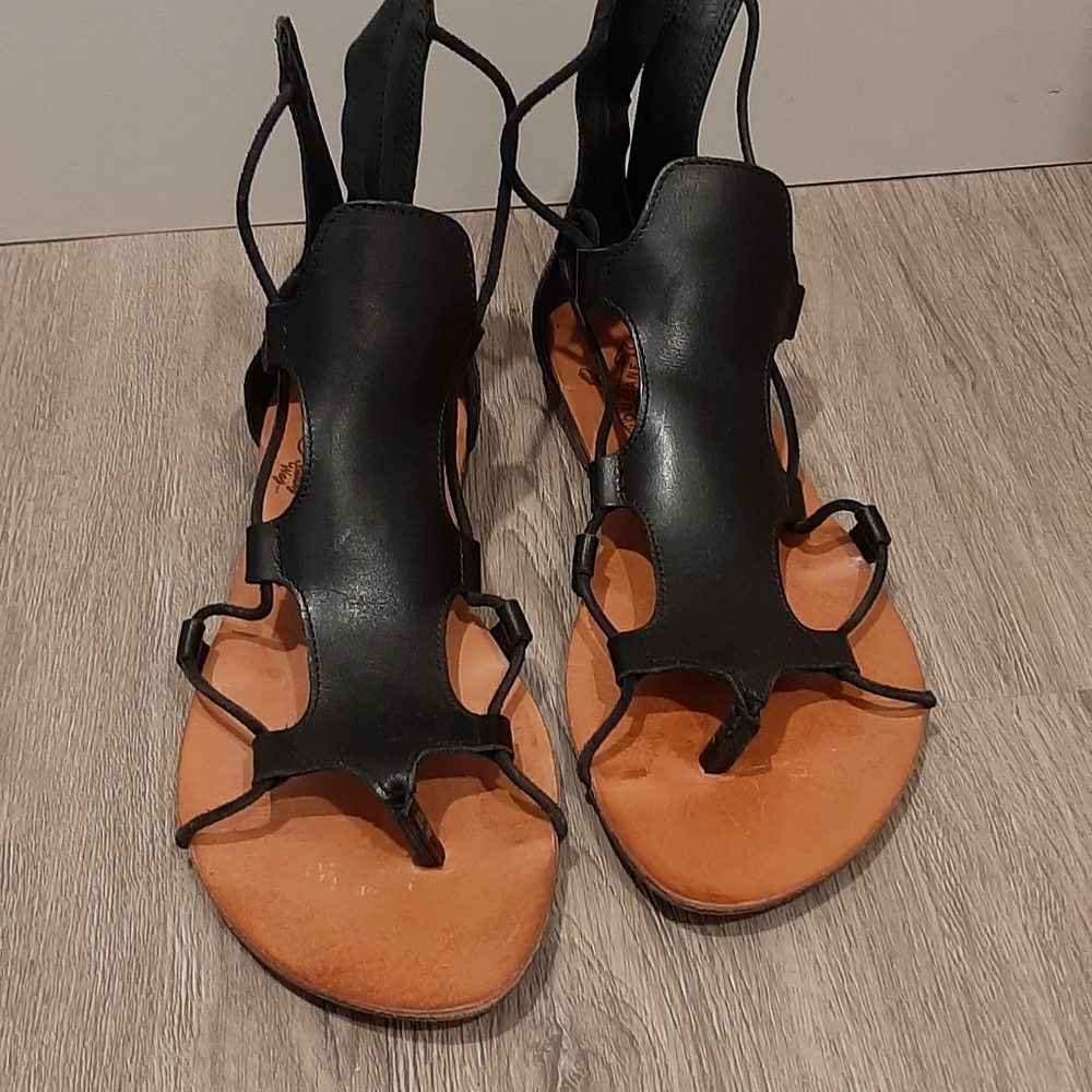 Black leather sandals - Size 6